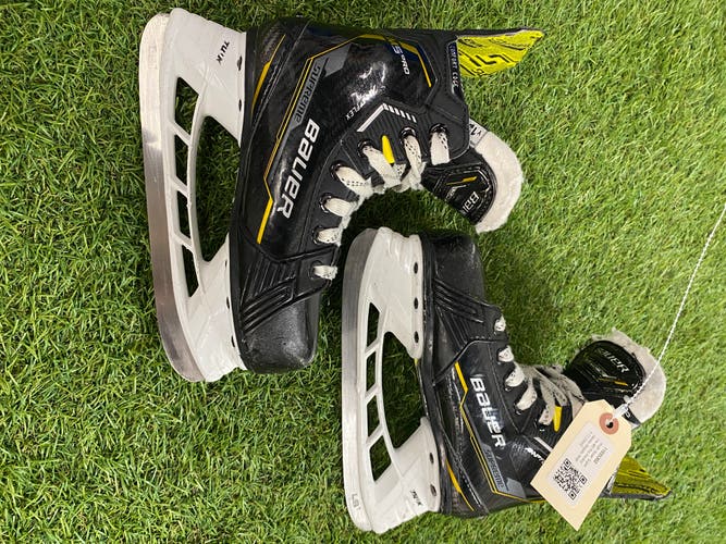 Youth Bauer Supreme M5 Pro Hockey Skates Regular Width 13 (Used)