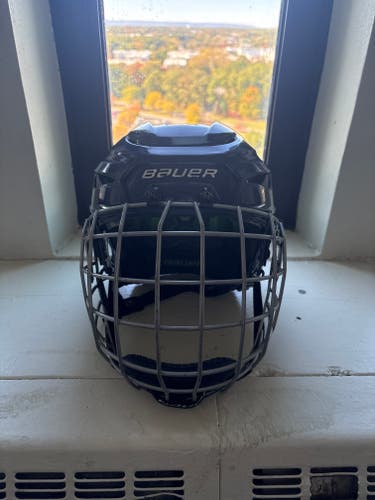 Medium Bauer Hyperlite Helmet (Used)