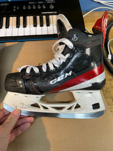 CCM JetSpeed FT4 Hockey Skates Regular Width Size 3.5 (Used)