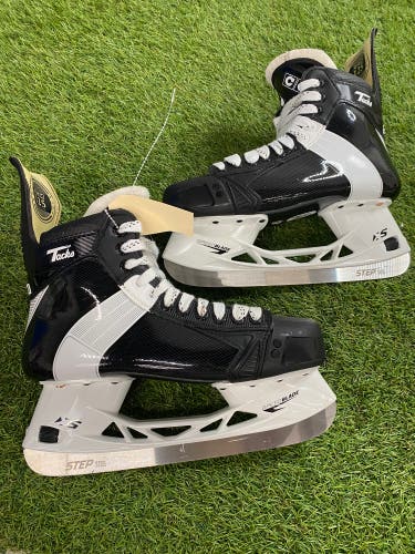 Senior CCM Tacks XF 652 Hockey Skates Regular Width 9 (Used)