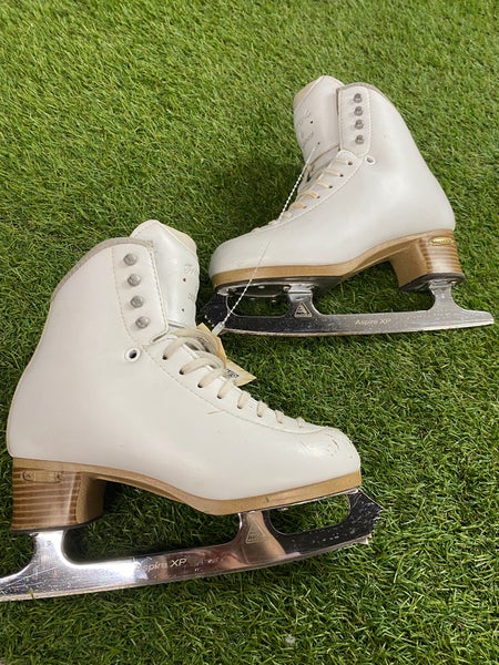 Jackson Ultima Freestyle Figure Skates Adult 5 (Used)