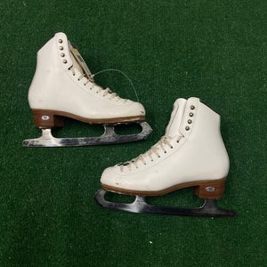 White Riedell Figure Skates Adult 5.5 (Used)