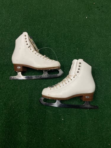 White Riedell Figure Skates Adult 5.5 (Used)