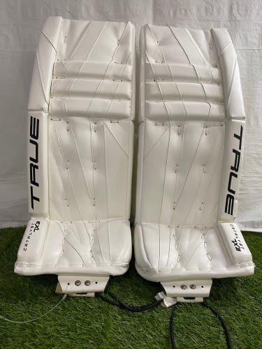 White 29" Intermediate True Catalyst 7X3 Goalie Leg Pads (New)