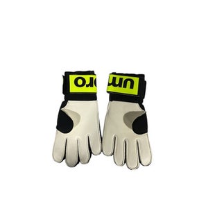 Used Umbro GOALIE GLOVES Soccer Goalie Gloves Green 7 11847-S000030386