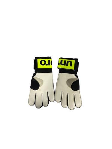 Used Umbro GOALIE GLOVES Soccer Goalie Gloves Green 7 11847-S000030386