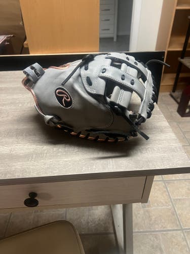 Rawlings RH Catcher's Heart of The Hide Softball Glove 33" (Used Like New)