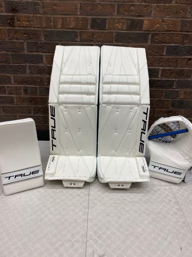 True Catalyst PX5 34+2 Goalie Full Set W/ L87 Gloves