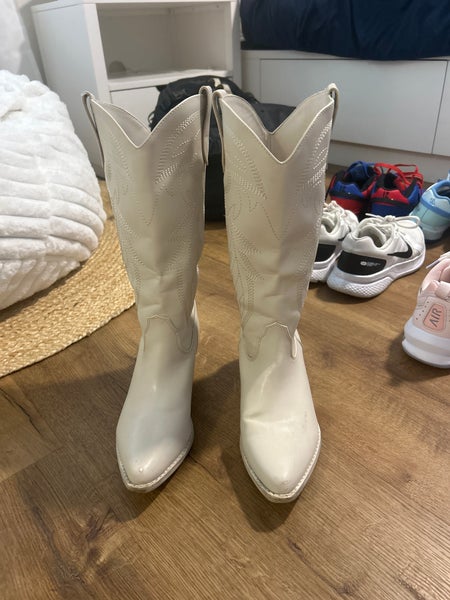 White Women's Size M 7.0 (W 8.0) Adult Cowboy Boots (Used)