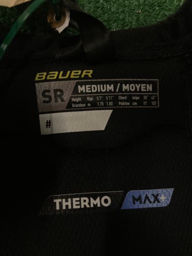 Medium Senior Bauer Supreme M5 Pro Shoulder Pads (Used)