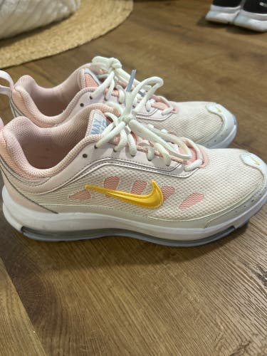 Women's Size M 7.5 (W 8.5) Adult Nike Air Max AP Shoes (Used)