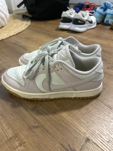 Women's Size M 7.5 (W 8.5) Adult Nike Dunk Low Shoes (Used)