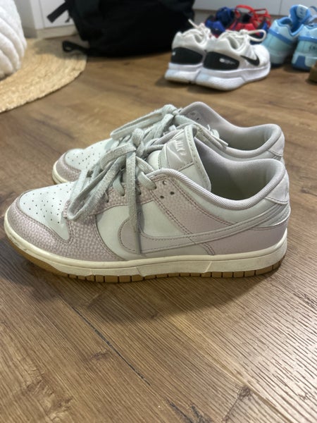 Women's Size M 7.5 (W 8.5) Adult Nike Dunk Low Shoes (Used)