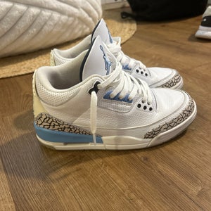 Unisex Size M 7.5 (W 8.5) Adult Air Jordan 3 Retro UNC Shoes (Used)