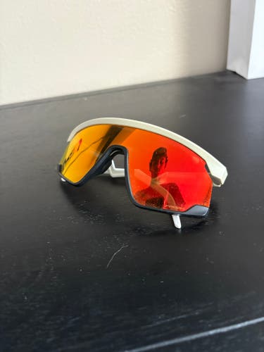 Men's Men's Adult One Size Fits All Oakley Sunglasses (New)