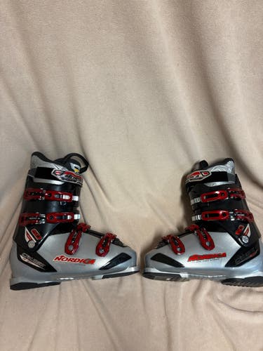 Mondo 28 & 28.5 Men's Nordica All Mountain CRUISE 60 Ski Boots (Used)