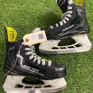 Intermediate Bauer Supreme M4 Hockey Skates Size 4.5 (Used)