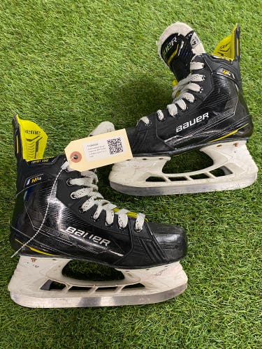Intermediate Bauer Supreme M4 Hockey Skates Size 4.5 (Used)
