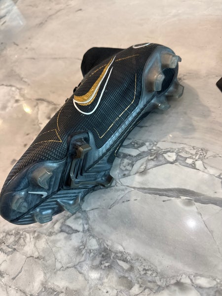 Black Men's Size M 10.0 (W 11.0) Nike (New)