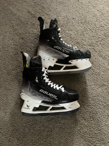 Bauer Vapor Hyperlite 2 Hockey Skates 7.5 (Used)