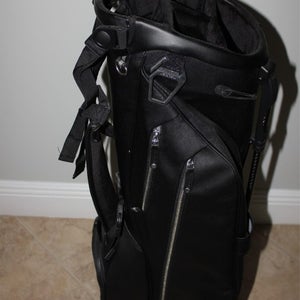 NEW TAYLORMADE VESSEL LUX LITE STAND BAG - BLACK - LOST TREE CLUB - PALM BEACH