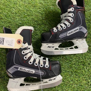 Youth Bauer Vapor X300 Hockey Skates Regular Width 8 (Used)