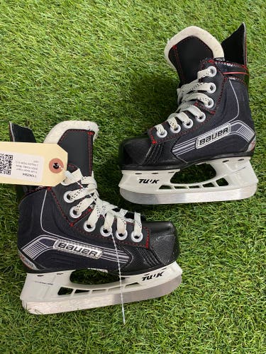 Youth Bauer Vapor X300 Hockey Skates Regular Width 8 (Used)