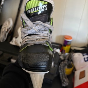 Bauer gsx Hockey Skates Regular Width Size 2 (Used)