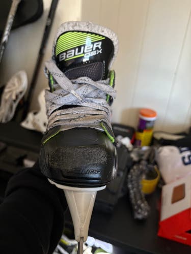 Bauer gsx Hockey Skates Regular Width Size 2 (Used)