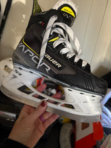 Bauer Vapor 3X Hockey Skates Regular Width Size 2 (Used)