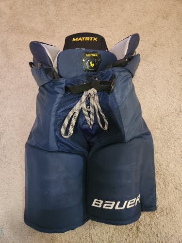 Men's Senior Medium Bauer Supreme Mach Hockey Pants (Used)