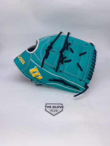 New Wilson A2000 2025 SPRING SA17 Fielders Glove RHT 12"
