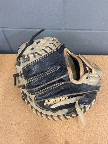 Wilson A2000 RH Catcher's Baseball Glove 33" (Used)