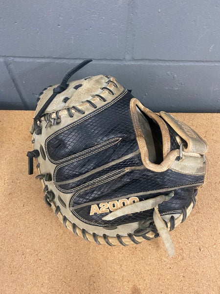 Wilson A2000 RH Catcher's Baseball Glove 33" (Used)