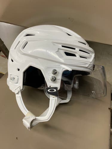 Small Bauer Re-Akt 150 Helmet