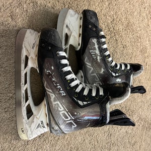 Bauer Vapor Hyperlite Hockey Skates Regular Width Pro Stock 5 (Used)