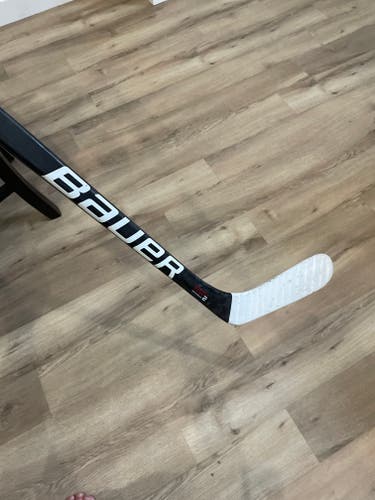 Intermediate Bauer Vapor X4 Left Hand Hockey Stick P92 (Used)