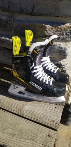 2024 Bauer Supreme M3 Hockey Skates Regular Width 9 (Used)