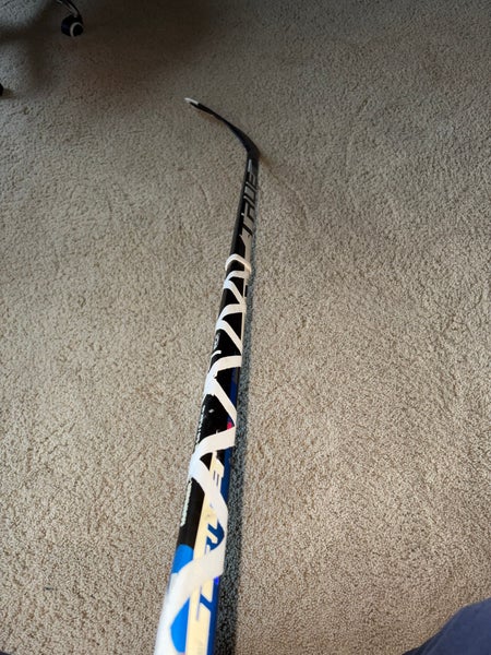 Junior True XC7 ACF Right Handed Hockey Stick TC2 (Used)