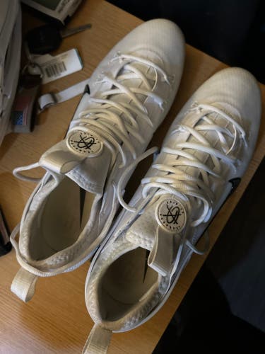 Men's Size M 12.5 (W 13.5) Adult Nike Huarache 9 Elite Mid (New)