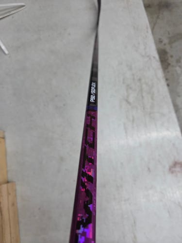 Junior Bauer Twitch Right Handed Hockey Stick P92 (Used)