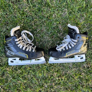 CCM Super Tacks 9370 Hockey Goalie Skates Size 2 (Used)