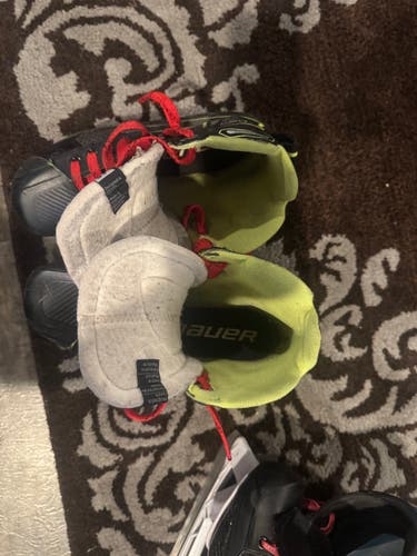 Bauer GSX Hockey Goalie Skates Regular Width 6.5 (Used)