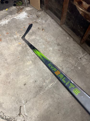 Senior Bauer Vapor Hyperlite 2 Right Handed Hockey Stick P92 (Used)