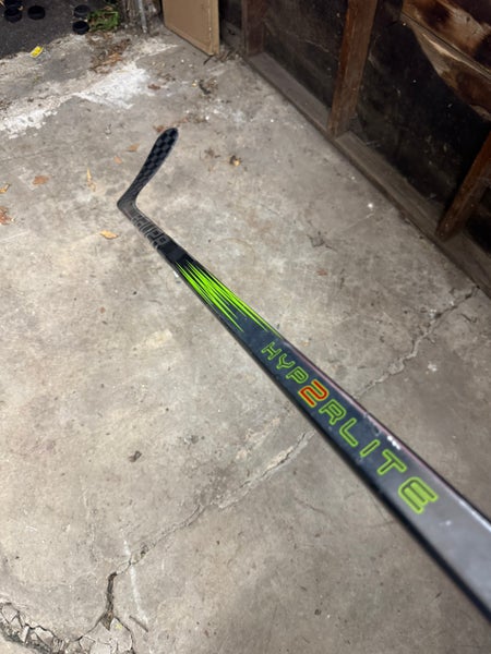 Senior Bauer Vapor Hyperlite 2 Right Handed Hockey Stick P92 (Used)