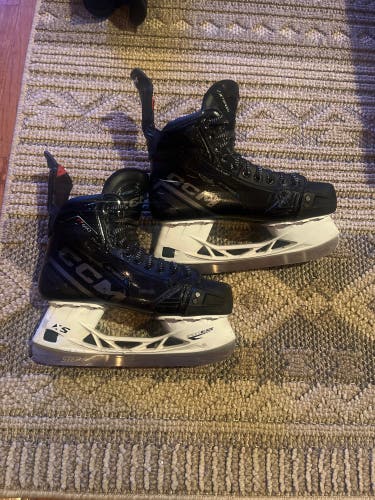 2023 CCM JetSpeed FT690 Hockey Skates Regular Width Size 6.5 (Used)