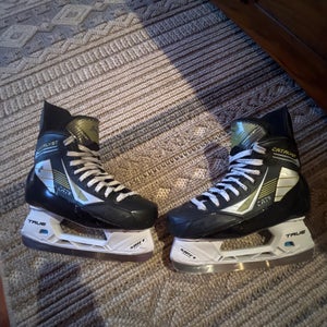 2022 True Catalyst 5 Hockey Skates Regular Width 7.5 (Used)