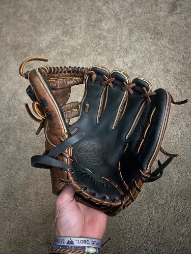 Mizuno Classic Pro Soft RH Infield Baseball Glove 11.25" (Used)