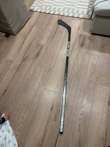 Senior Bauer Vapor Hyperlite Left Hand Hockey Stick P28 (New)