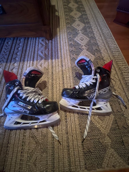 2021 Bauer Vapor X3.7 Hockey Skates Regular Width Size 5 (Used)